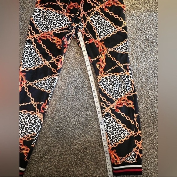 Women’s Jogger pants black and gold velvet like cheetah print size medium - Picture 5 of 9